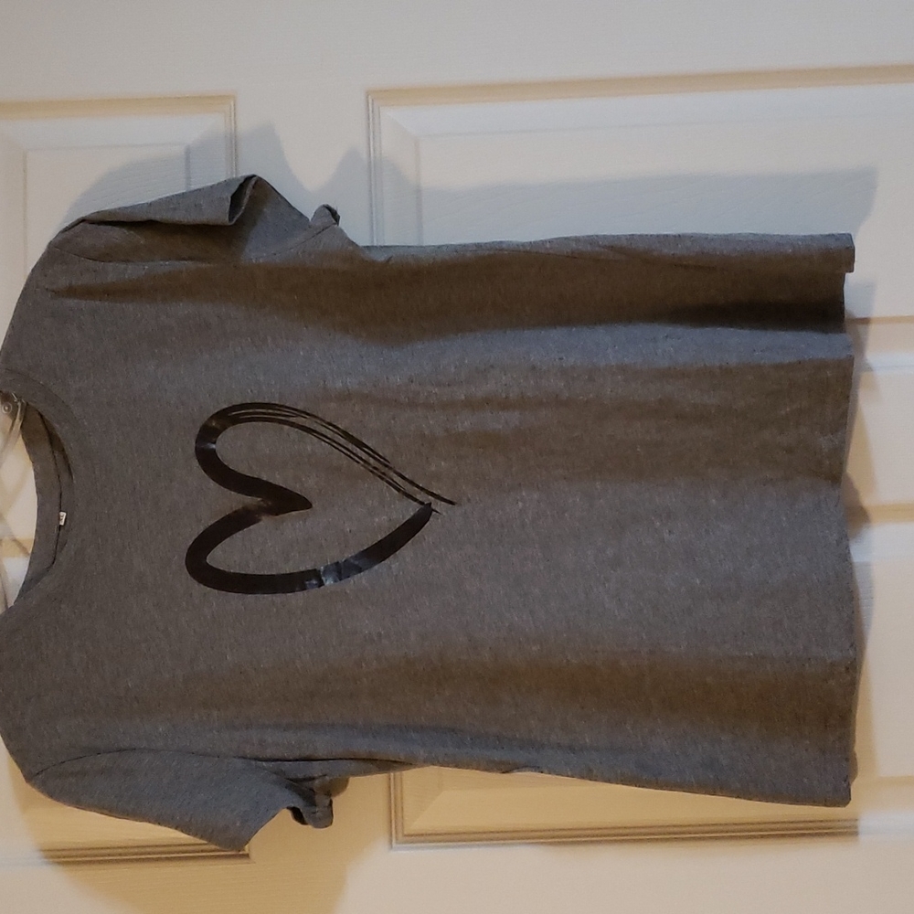 Women's tee shirt, size XL